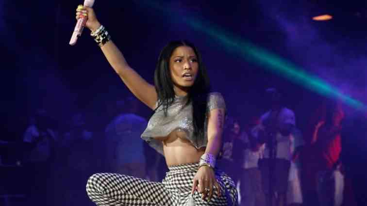 Nicki Minaj, hayranlarının gelişimi için klibinden vazgeçti.