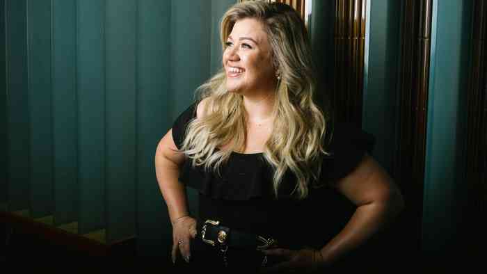 Kelly Clarkson yeni albümü hakkında konuştu.