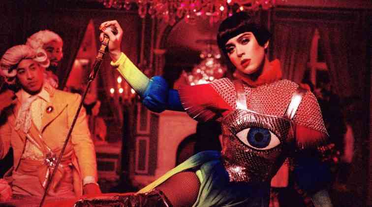 Katy Perry yeni video klibiyle gündemde !