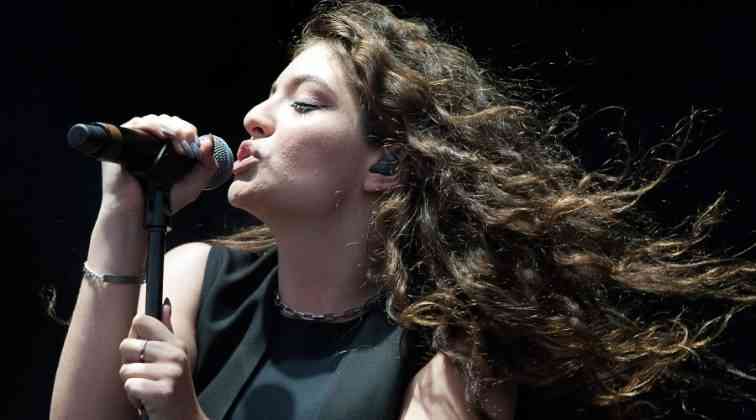 Lorde'den Drake şarkısına cover.