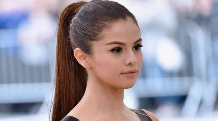 Selena Gomez'den kırmızı halı itirafı.