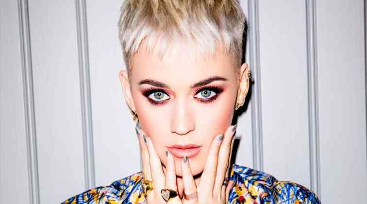 Katy Perry anne oluyor.