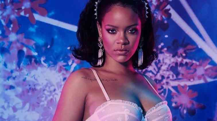 Rihanna mankenliği sevdi.