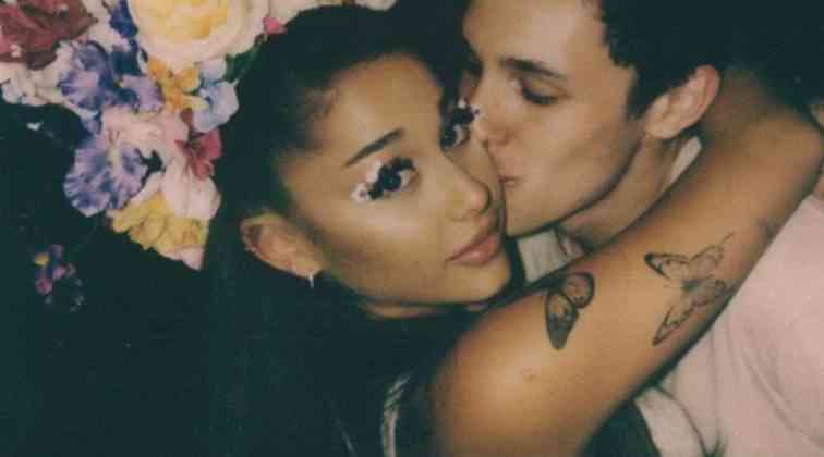 Ariana Grande mutluluk yolunda.