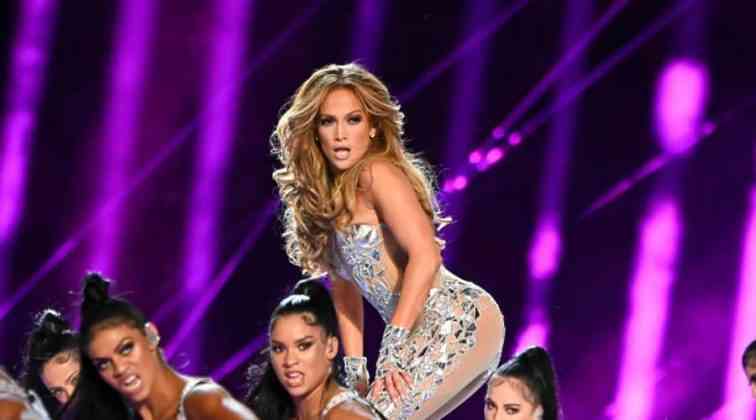 Jennifer Lopez performansıyla gündemde.